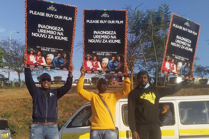 Abel Mutua & Phill Karanja takes to the streets of Nairobi to ‘hawk’ their new Film (Photos)