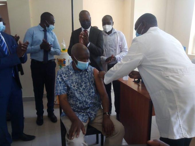 Kivutha Kibwana, 1st Governor to take Covid-19 vaccine