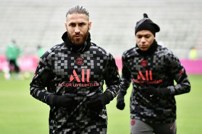 Paris Saint-Germain's Sergio Ramos will start Sunday's game against Saint-Etienne