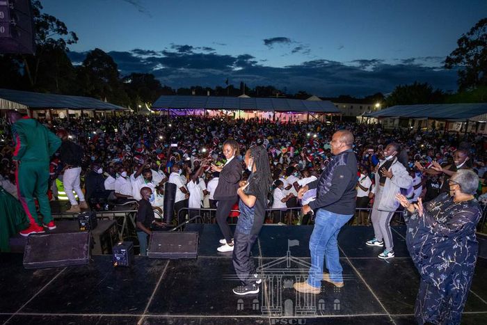 President Uhuru Kenyatta and First Lady Margaret Kenyatta hosts hundreds of children at State House for Christmas Party [Photos]