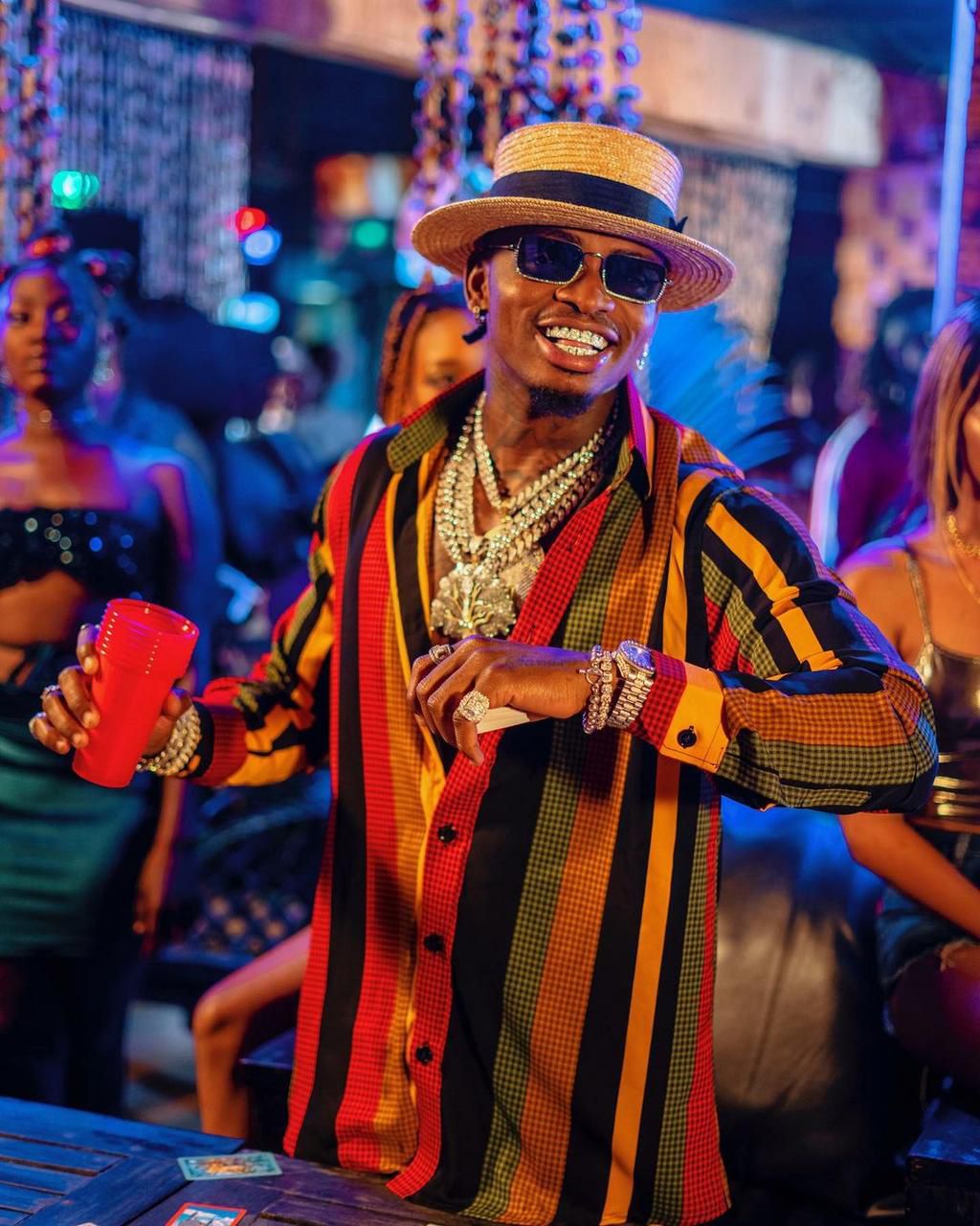 Singer Diamond Platnumz splashes Sh5.2 Million a new Chain  [Video]