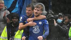 Chelsea's German striker Timo Werner (R)