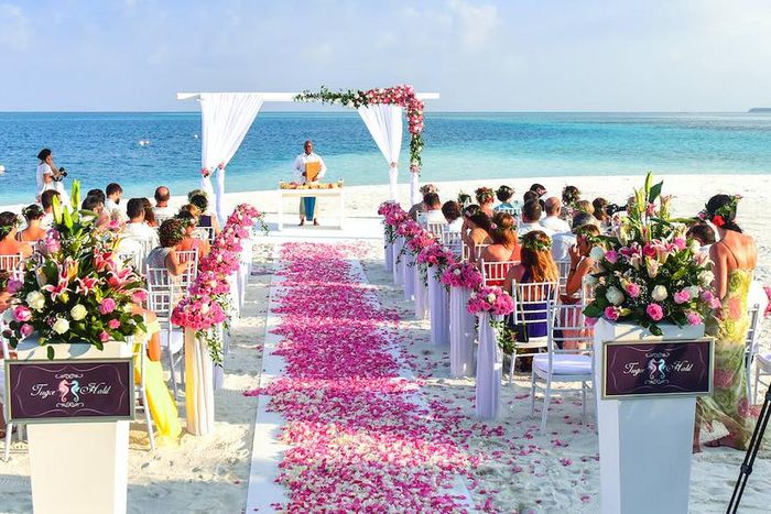 Daytime beach wedding ceremony [Image: Asad Photo Maldives]