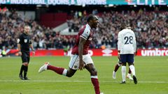 West Ham's Michail Antonio (C) celebrates scoring against Tottenham