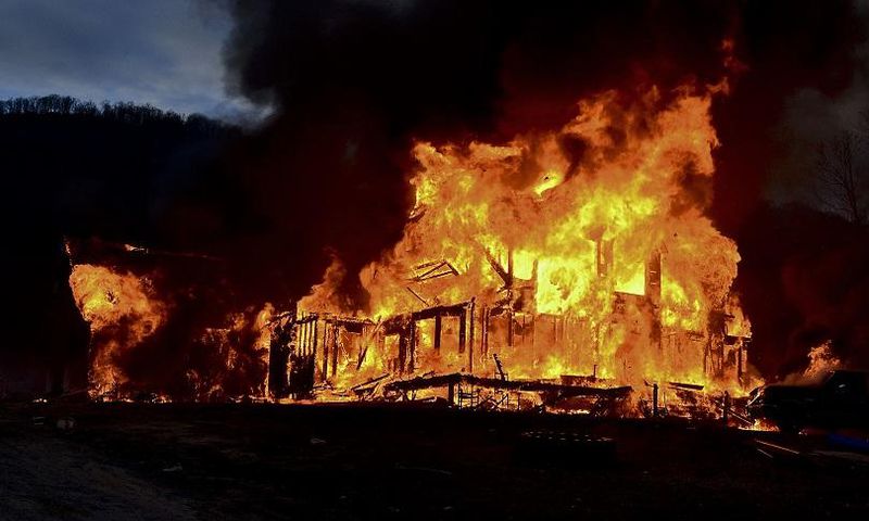 A house on fire (Twitter)