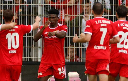 Union Berlin's Nigerian striker Taiwo Awoniyi (C) celebrates his goal on Sunday