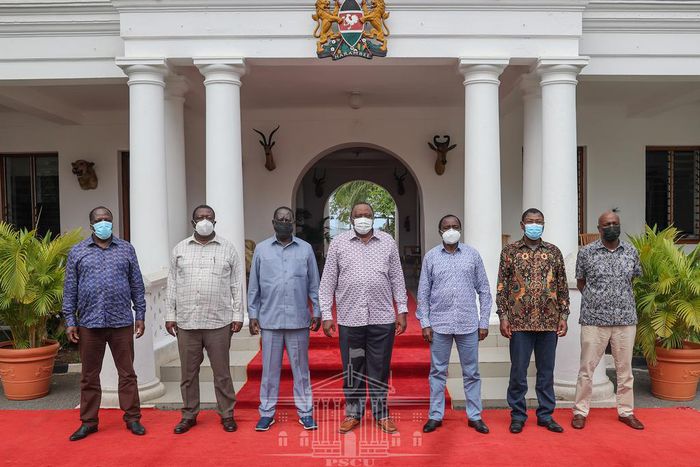 President Uhuru Kenyatta with One Kenya Alliance (OKA) leaders, former PM Raila Odinga and Kakamega Governor Wycliffe Oparanya