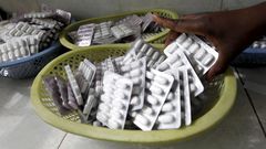 Ruth Munyao, a pharmacist, dispenses anti-retroviral (ARV) drugs at the Mater Hospital in Kenya's capital Nairobi, September 10, 2015.  REUTERS/Thomas Mukoya