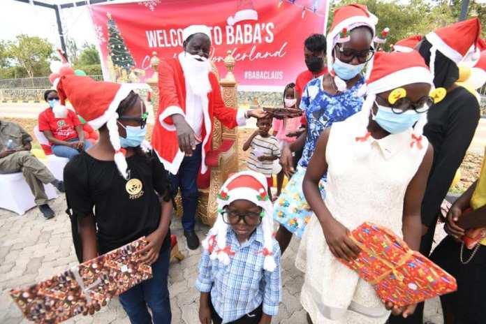 Raila dresses as santa to spread christmas cheer amongst kids