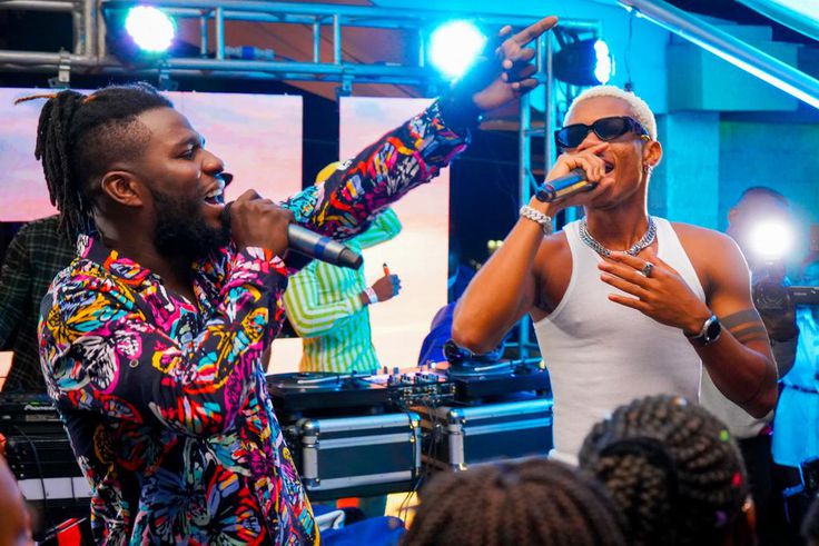 Nviiri The Story Teller performs alongside KiDi