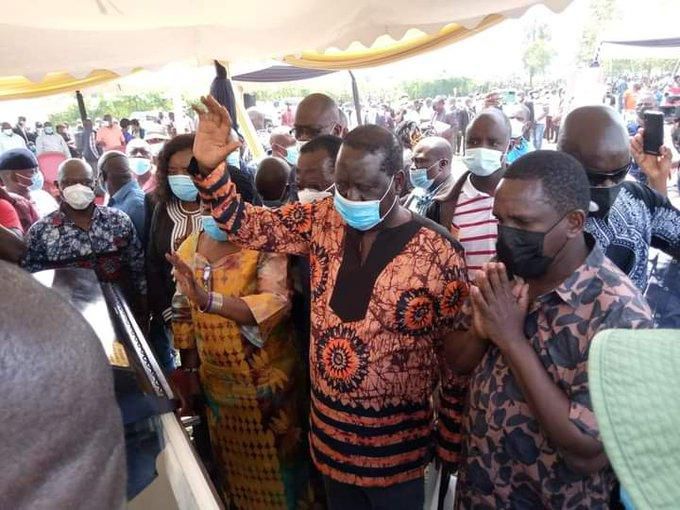 Jakoyo Midiwo's burial turns chaotic as police use teargas on mourners