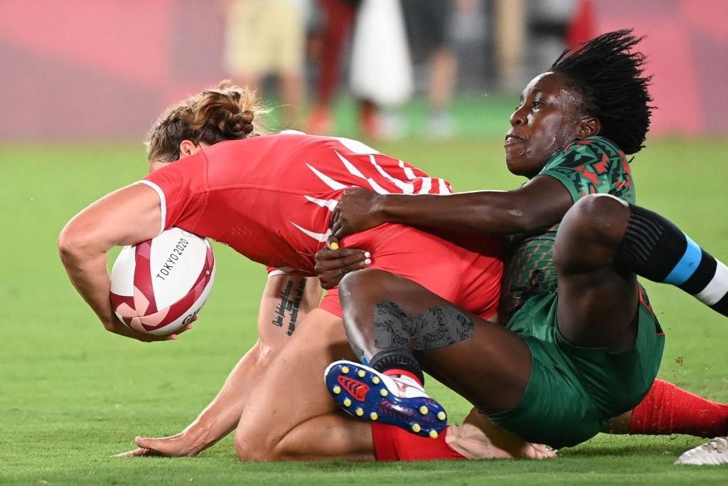 Russia's Kristina Seredina (L) beats the tackle of Kenya's Sinaida Omondi to score a try during the women's pool A rugby sevens match between the Russia and Kenya during the Tokyo 2020 Olympic Games at the Tokyo Stadium in Tokyo on July 29, 2021. (Phot...