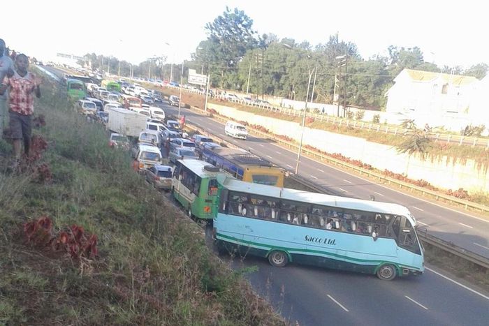 Police issue statement over viral photo showing cars stranded along Thika Superhighway