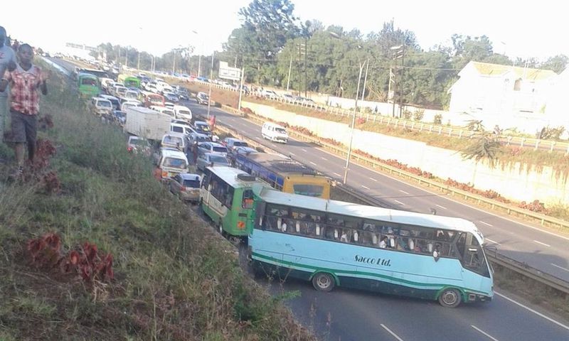 Police issue statement over viral photo showing cars stranded along Thika Superhighway