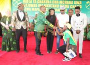 President Magufuli brings Diamond, Alikiba and Harmonize together (Photos)