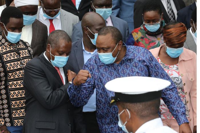 President Uhuru Kenyatta with National Assembly Majority Amos Kimunya and a section of Jubilee party MPs