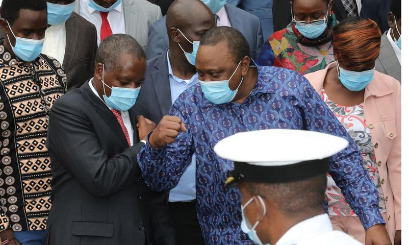 President Uhuru Kenyatta with National Assembly Majority Amos Kimunya and a section of Jubilee party MPs