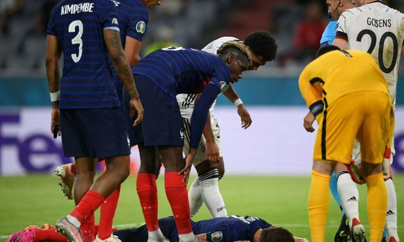 France's defender Benjamin Pavard (C) was hurt in a collision with German defender Robin Gosens