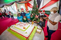 President Uhuru Kenyatta and First Lady Margaret Kenyatta hosts hundreds of children at State House for Christmas Party [Photos]