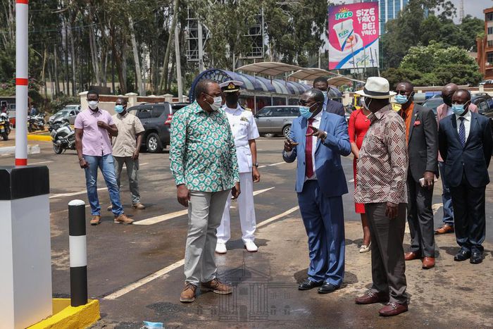 Uhuru, Raila make impromptu visit of the Green Park Bus Terminus