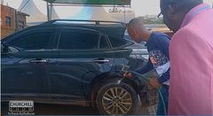 Musician Samidoh picking vehicle car from the carwash