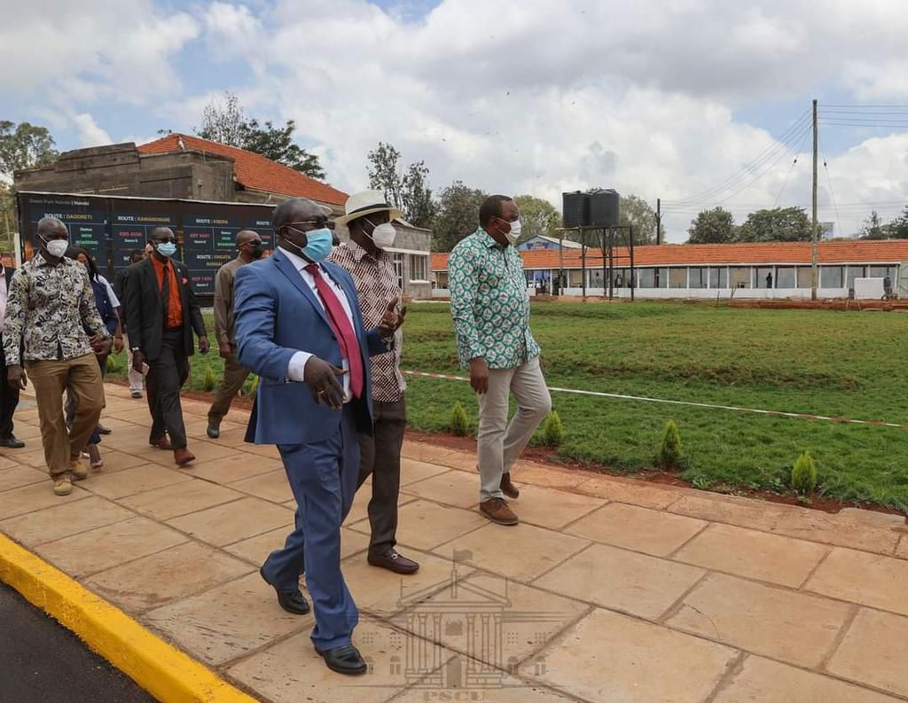 Uhuru, Raila make impromptu visit of the Green Park Bus Terminus