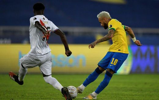 Neymar fires home the clinching second goal as Brazil maintained their perfect start to the Copa America with a 2-0 win over Peru