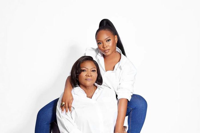 Nigerian music star Yemi Alade and her beautiful mother [Instagram/YemiAlade]