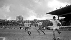 Josip Skoblar (R) shoots during his record French League season of 1970/71