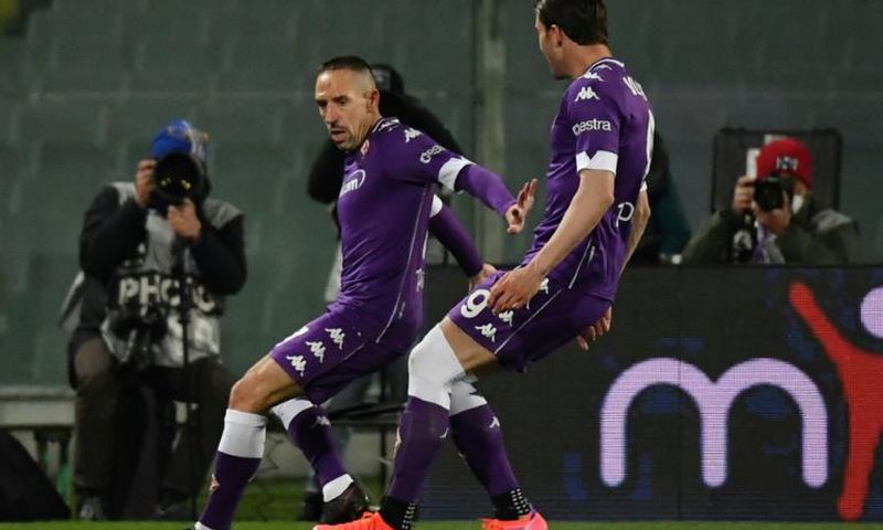 Franck Ribery's (L) Fiorentina are five points above the relegation zone.