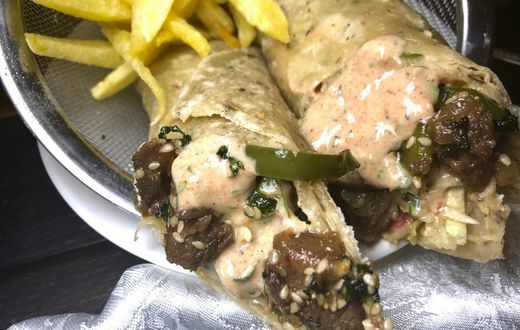 Recipe with a Pulse Live Twist: How to make a garlic sauce, Sesame Beef wrap at home