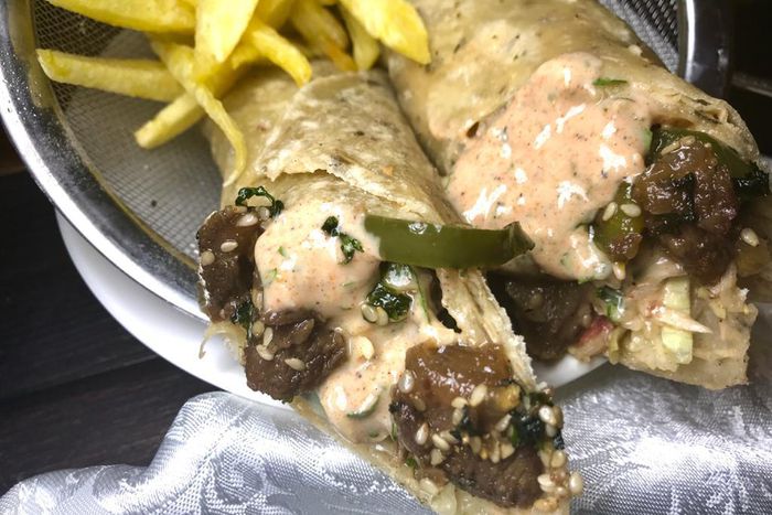Recipe with a Pulse Live Twist: How to make a garlic sauce, Sesame Beef wrap at home