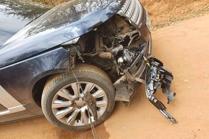 A damaged Rang Rover vehicle