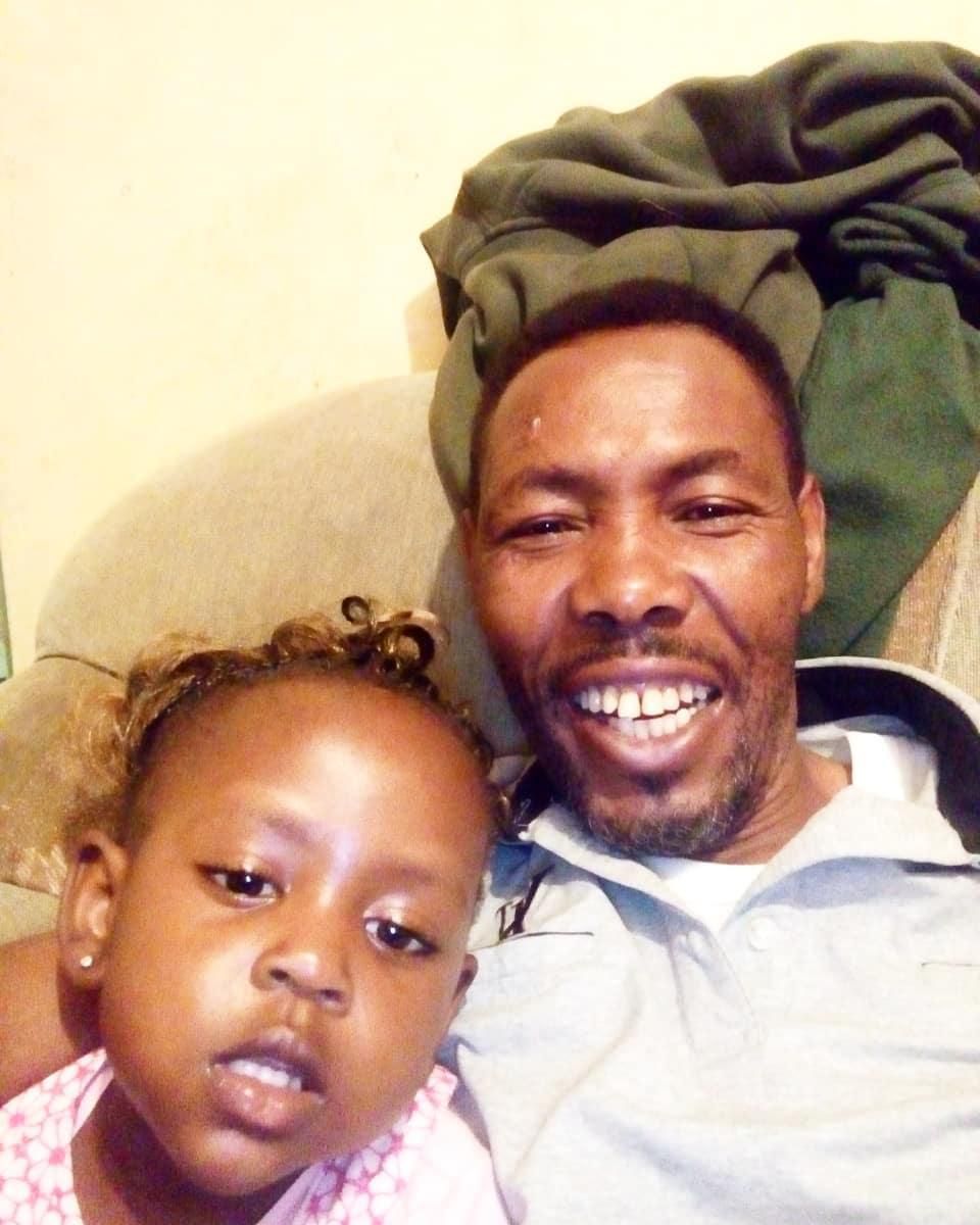 Omonsh and Daughter. Omosh introduces his parents & daughter to the world as fans gush over them (Photos)