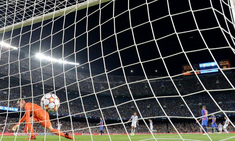 Thomas Muller scored the opening goal as Bayern Munich beat Barcelona on Tuesday.