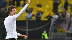 Late show star: Thomas Mueller acknowledges the fans