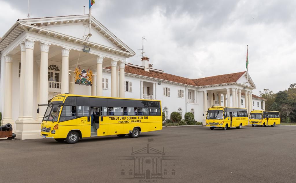 President Uhuru Kenyatta on Friday at State House, Nairobi donated ten buses to various secondary schools and community groups from across the country