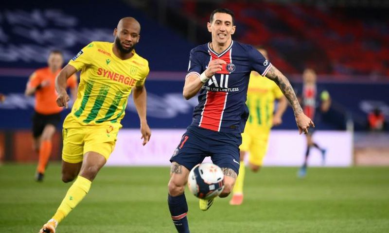 Angel Di Maria (R) was substituted during the loss to Nantes after a burglary at his home