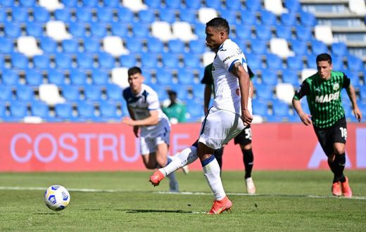 Luis Muriel's missed penalty at Sassuolo ensured Inter Milan won their 19th Serie A title