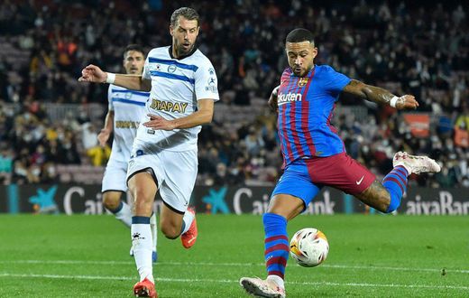 Memphis Depay scored Barcelona's opening goal against Alaves on Saturday.