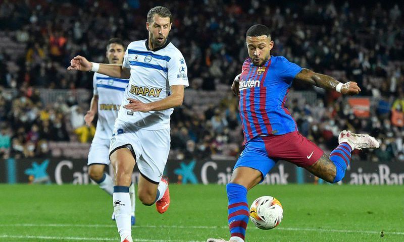 Memphis Depay scored Barcelona's opening goal against Alaves on Saturday.