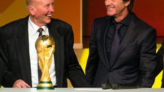 Horst Eckel, a 1954 World Cup winner, with former Germany coach Joachim Loew (R) in 2015