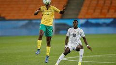 Match-winner Teboho Mokoena (L) of South Africa heads the ball watched by Marvelous Nakamba (R) of Zimbabwe during a World Cup qualifier in Johannesburg on Thursday.