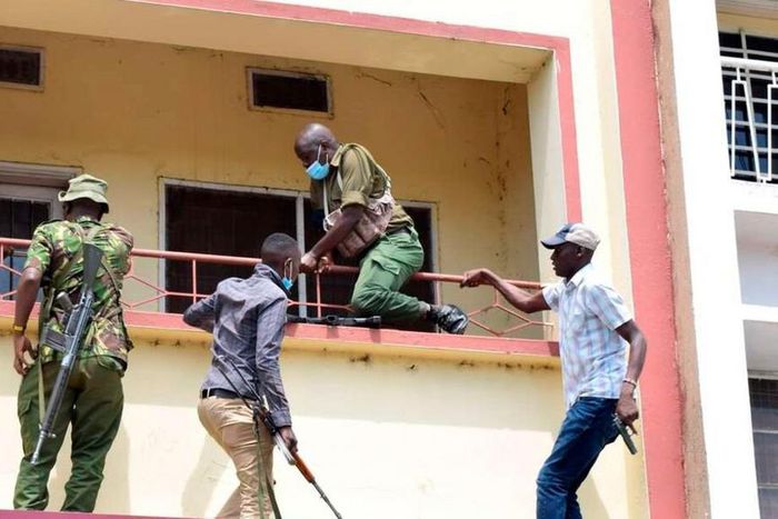 Police gain access to Equity Bank in Kisumu to battle with robbers