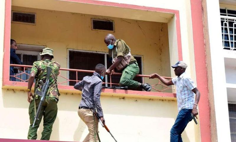 Police gain access to Equity Bank in Kisumu to battle with robbers