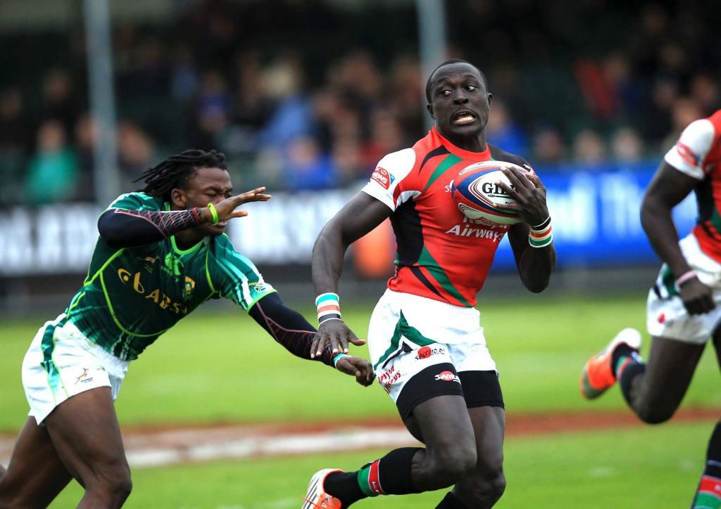 Legendary Kenya 7s rugby Utility Back Collins Injera swiftly evades a challenge from South African scrum half Branco du Preez in a past rugby tournament.