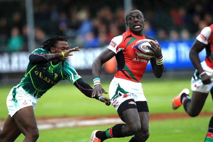 Legendary Kenya 7s rugby Utility Back Collins Injera swiftly evades a challenge from South African scrum half Branco du Preez in a past rugby tournament.
