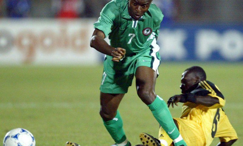 Enyimba coach Finidi George (L) playing for Nigeria against Ghana during the 2002 Africa Cup of Nations in Mali.