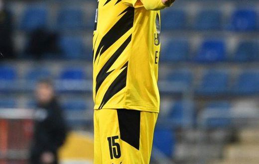 Mats Hummels celebrates his two goals against Arminia Bielefeld last October