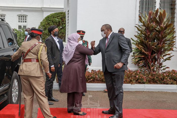 President Uhuru Kenyatta receives his Tanzanian counterpart Samira Suluhu